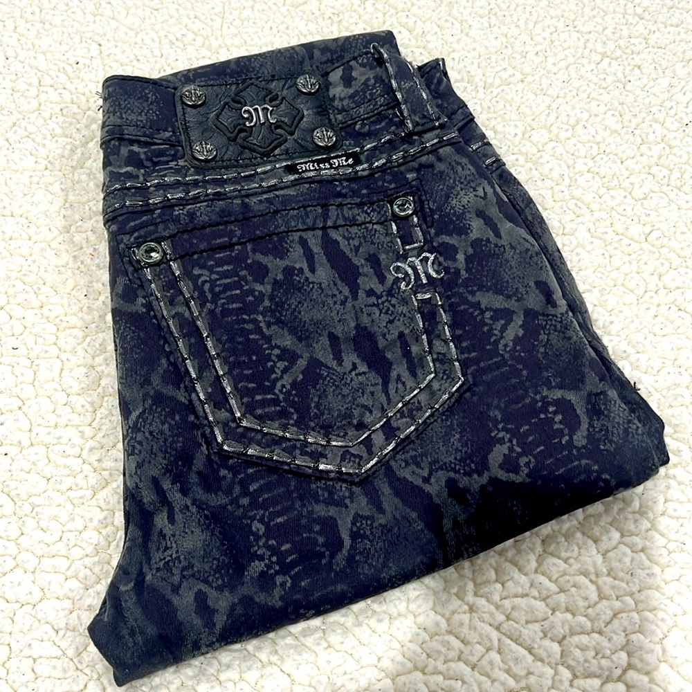 Miss Me black  signature -rise skinny  jeans in good condition